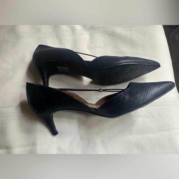 J.Renee Elegant Dark Blue Pointed Heels - Picture 6 of 10